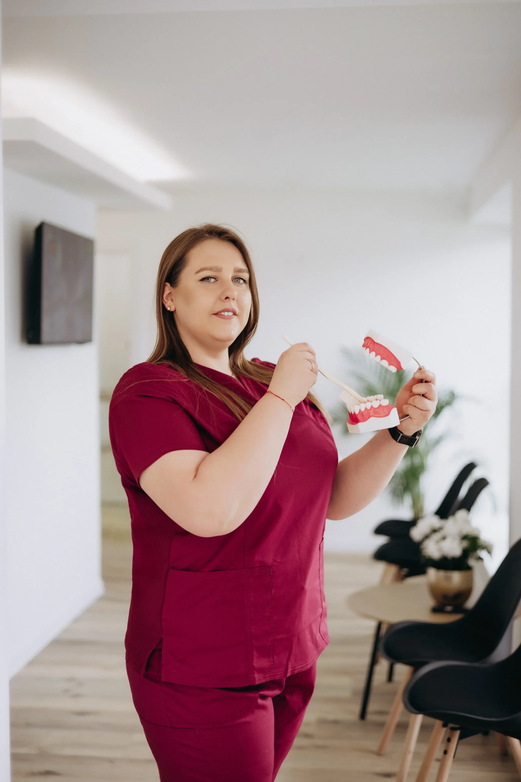 Odontologijabeskausmo Laura Kalikaitė